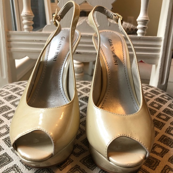 Gianni Bini cream pumps 6.5 - Picture 1 of 4